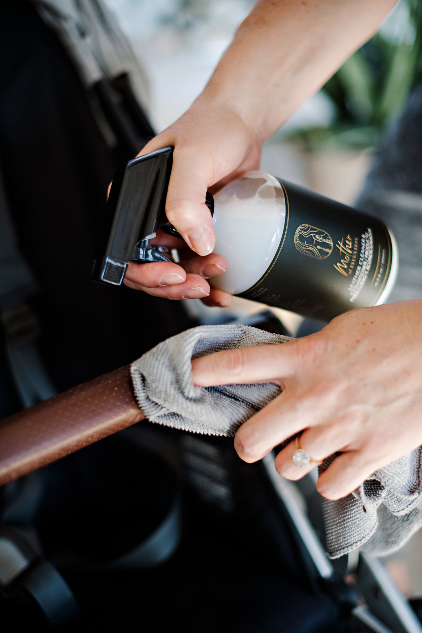 LEATHER CLEANER & CONDITIONER